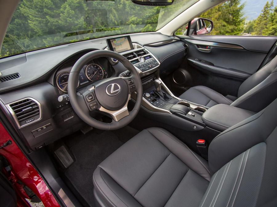 Интерьер Lexus NX300h 2015 года  (NL) (фото 29 из 33)